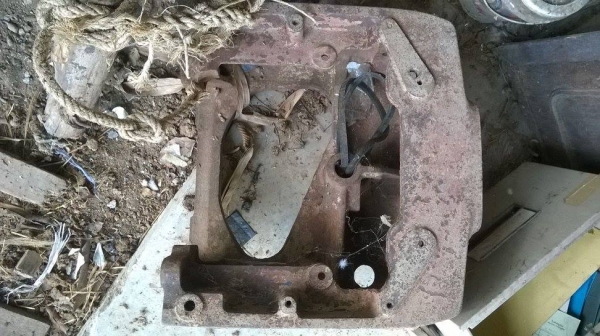 คางหมู ใช้กับรถฟอด 2600 อยู่ติดกับบนคานล้อหน้า รถไถ 6600 ของเก่าญี่ปุ่น