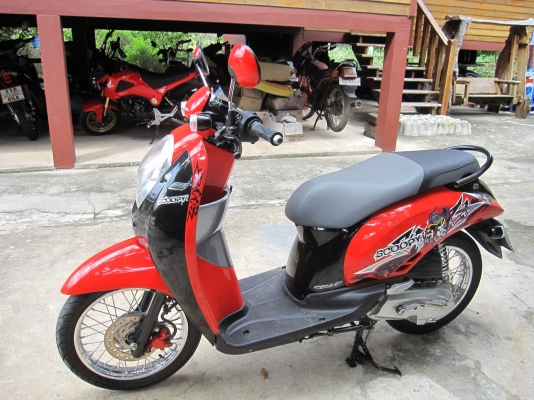 ขาย honda scoopy i รถปี 54 ทะเบียนหมด 58 ขาย 19000 บาท