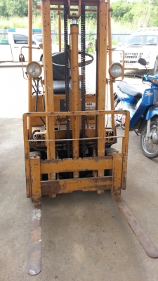 ขายรถโฟคลิฟท์โคมัสสุยกได้ 800 กิโลกรัมราคา 53,000 บาทเครื่องเบนซินพร้อมใช้งาน