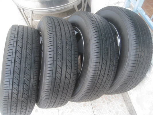 ขายล้อแม็กป้ายแดง Vigo 16"  พร้อมยางปี14 สนใจติดต่อเล็กคลองสามครับ 081-3747940