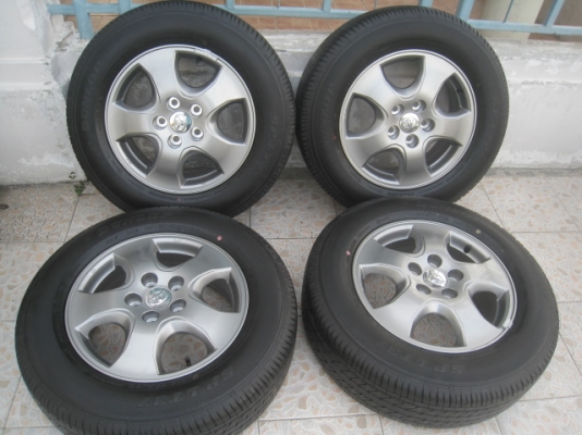 ขายล้อแม็กป้ายแดง Vigo 16"  พร้อมยางปี14 สนใจติดต่อเล็กคลองสามครับ 081-3747940