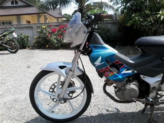 ขายโซนิกปี 45 ทะเบียนโอนรถเดิมเครื่องดีต้องเก็บอะไหล่เองภาษีขาดปี 52 ขายตามสภาพ ขาย 9500 บาท