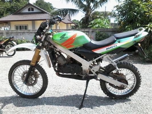 ขาย LS125R ทะเบียนโอนเครื่องดีภาษีขาดปี 49 ทำแนววิบากมีอะไหล่เดิมให้ ขายตามสภาพ ขาย 9500 บาท