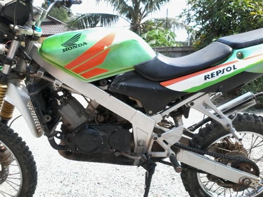 ขาย LS125R ทะเบียนโอนเครื่องดีภาษีขาดปี 49 ทำแนววิบากมีอะไหล่เดิมให้ ขายตามสภาพ ขาย 9500 บาท