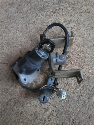 ขายอะไหล่ช้างน้อย คาจิว่าสเตลล่า115มือสองสินค้ายังไม่รวมค่าจัดส่งคิดตามจริง สนใจติดต่อ (กบรถเก่าแพร่)