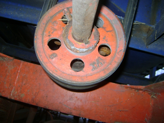 รถสีข้าว 6ล้อ   เครื่องHINO 130 แรง  6ฟุต  สภาพดีมากๆ  ราคา   160,000บาท ด่วนๆๆ