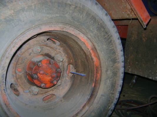 รถสีข้าว 6ล้อ   เครื่องHINO 130 แรง  6ฟุต  สภาพดีมากๆ  ราคา   160,000บาท ด่วนๆๆ