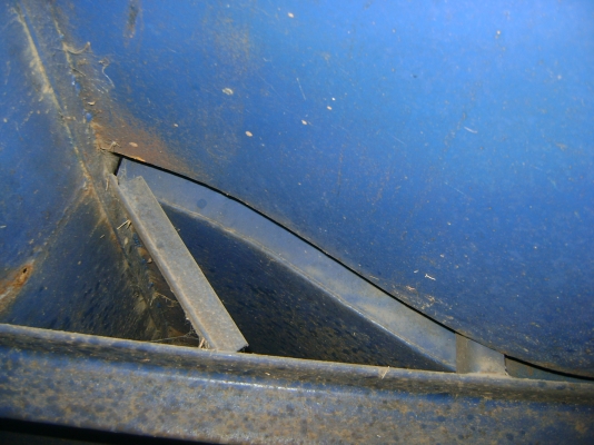 รถสีข้าว 6ล้อ   เครื่องHINO 130 แรง  6ฟุต  สภาพดีมากๆ  ราคา   160,000บาท ด่วนๆๆ