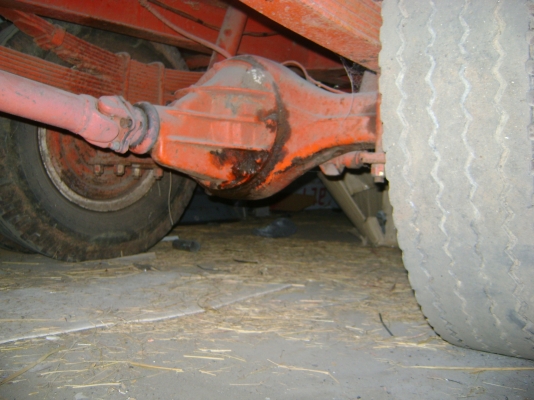 รถสีข้าว 6ล้อ   เครื่องHINO 130 แรง  6ฟุต  สภาพดีมากๆ  ราคา   160,000บาท ด่วนๆๆ