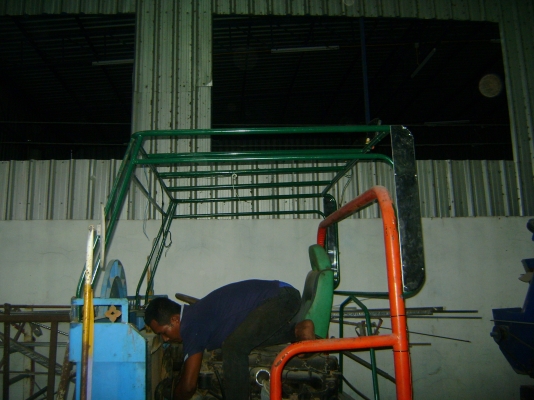 รถสีข้าว 6ล้อ   เครื่องHINO 130 แรง  6ฟุต  สภาพดีมากๆ  ราคา   160,000บาท ด่วนๆๆ