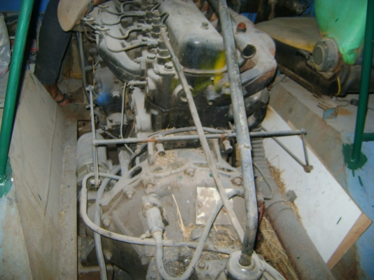 รถสีข้าว 6ล้อ   เครื่องHINO 130 แรง  6ฟุต  สภาพดีมากๆ  ราคา   160,000บาท ด่วนๆๆ