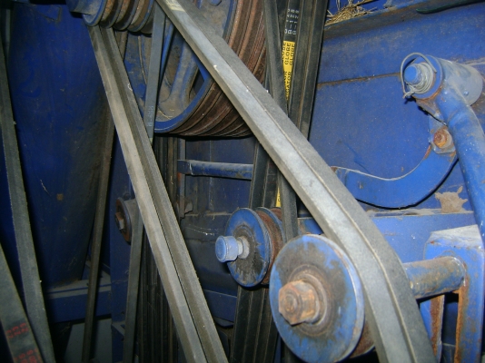 รถสีข้าว 6ล้อ   เครื่องHINO 130 แรง  6ฟุต  สภาพดีมากๆ  ราคา   160,000บาท ด่วนๆๆ