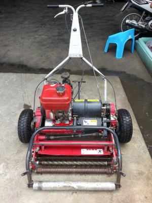 ขายรถตัดกรีนเดินตาม Baroness