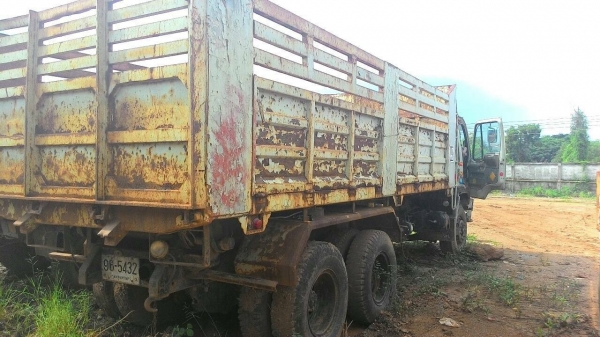 10ล้อดั้ม240แรงFM3MNLD-11335 เครื่องM10C รถห้าง..สภาพดี แค่สีไม่ค่อยสวย รถจอดไว้เฉยๆ เล่มพร้อม