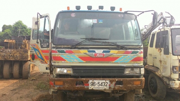 10ล้อดั้ม240แรงFM3MNLD-11335 เครื่องM10C รถห้าง..สภาพดี แค่สีไม่ค่อยสวย รถจอดไว้เฉยๆ เล่มพร้อม