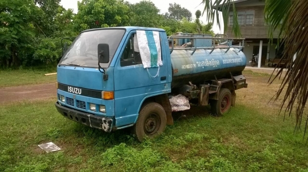 ขายรถบรรทุก 4 ล้อ เป็นรถสูบสิ่งปฏิกูล ISUZU สภาพพร้อมใช้งาน คัสซีสวย  เครื่อง NISSAN Carbon 85 แรงม้า ทะเบียนพร้อมโอนครับ ราคาต่อรองได้