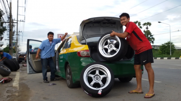 ไปแล้วครับ s1ขอบ18ล้อใหม่ชุดละ15500