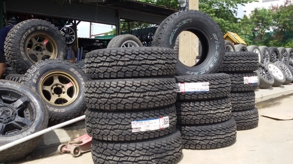 ขนกันไปเลย ยางใหม่ 265 75 16 falken เส้นละ2900