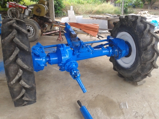 ขายเพลาหน้าFord พร้อมล้อยาง ครบชุด