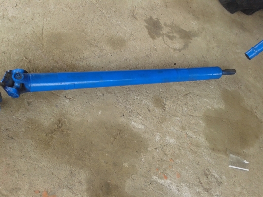 ขายเพลาหน้าFord พร้อมล้อยาง ครบชุด