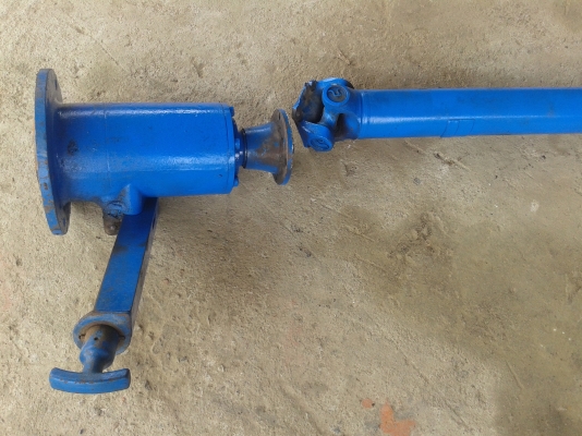 ขายเพลาหน้าFord พร้อมล้อยาง ครบชุด