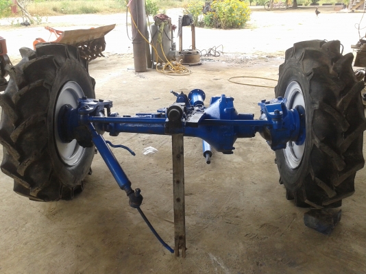 ขายเพลาหน้าFord พร้อมล้อยาง ครบชุด