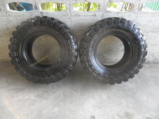 ยาง SILVERSTONE 285/75R16ปี09 สวยๆ 1 คู่ ราคา 3900 บาท