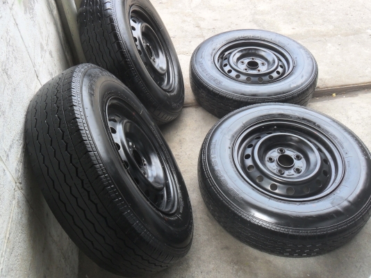 ล้อกะทะ 15นิ้ว 5รู114 ไมตี้ พร้อมยาง สวยๆ 4 ล้อ ราคา 4000 บาท