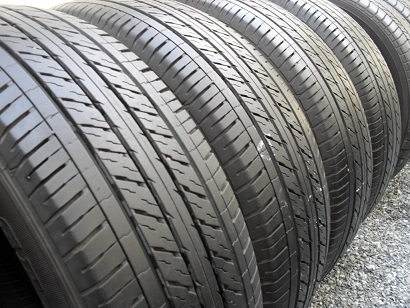 ขายยาง DUNLOP SP LT37 ปี2913(1ชุด) 215-65-16 ราคา 4,800