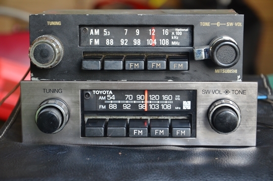 วิทยุติดรถยนต์เก่า 2 เครื่อง เครื่องละ 800.-บาท