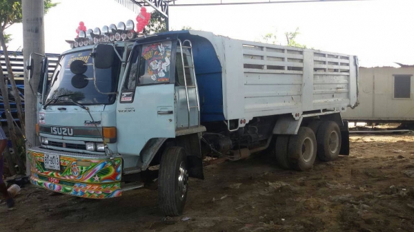 ขายด่วน ISUZU Rocky ห้างแท้ 2 เพลาดั้ม