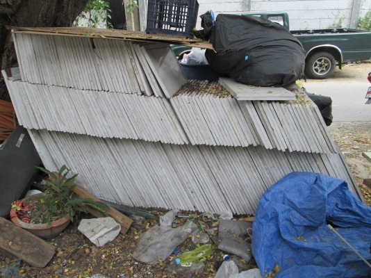 หินอ่อนมือสอง  กว้าง 30 ซม X ยาว  60 ซม  มีประมาณ 250 แผ่น