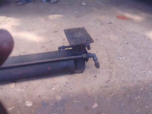 ขายกระบอกไฮโดรลิก ขนาดโต 5 นิ้ว ระยะชัก 100ซม รูสลัก 4.5 ซม ขายกระบอกไฮโดรลิก ขนาดโต 5 นิ้ว ระยะชัก 100ซม รูสลัก 4.5 ซม