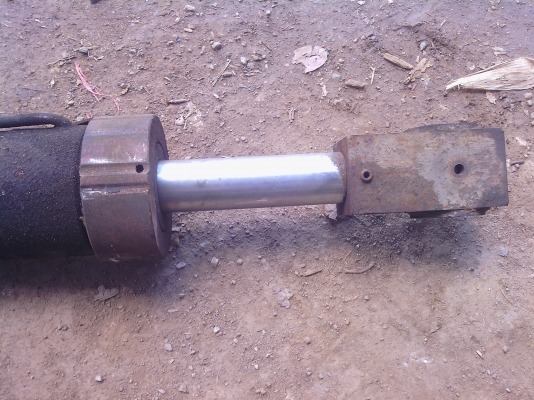 ขายกระบอกไฮโดรลิก ขนาดโต 5 นิ้ว ระยะชัก 100ซม รูสลัก 4.5 ซม ขายกระบอกไฮโดรลิก ขนาดโต 5 นิ้ว ระยะชัก 100ซม รูสลัก 4.5 ซม