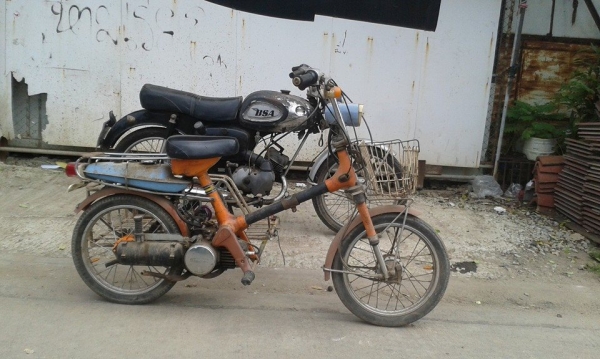 ขาย รถมอร์ไซค์ บริสโตน 50 เครื่องติดขับได้ทะเบียนชื่อผมเลย ขาย รถมอร์ไซค์ บริสโตน 50 เครื่องติดขับได้ทะเบียนชื่อผมเลย