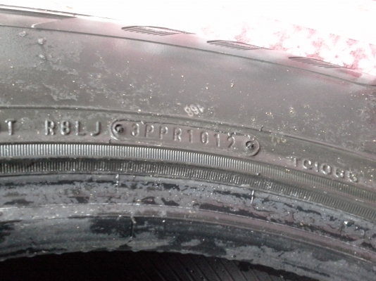 ขายยาง265/70/16ยางปี12 กินข้าง1เส้นเนื่องจากโช้คเสียอีก3เส้นสวยๆ