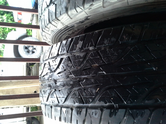 ขายยาง265/70/16ยางปี12 กินข้าง1เส้นเนื่องจากโช้คเสียอีก3เส้นสวยๆ