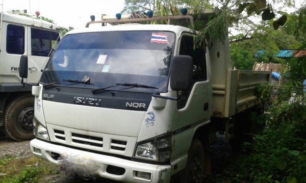 รถอีซูซุ 6 ล้อดั้ม NQR 150 แรงม้า. ปี 50 สนใจติดต่อ 081 - 6079515 รถอีซูซุ 6 ล้อดั้ม NQR 150 แรงม้า. ปี 50 สนใจติดต่อ 081 - 6079515