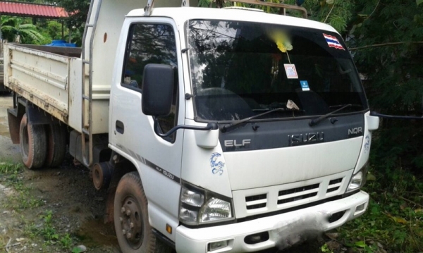 รถอีซูซุ  6  ล้อดั้ม  NQR  150 แรงม้า. ปี 50  สนใจติดต่อ 081 - 6079515