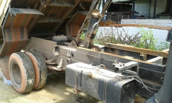 รถอีซูซุ 6 ล้อดั้ม NQR 150 แรงม้า. ปี 50 สนใจติดต่อ 081 - 6079515 รถอีซูซุ 6 ล้อดั้ม NQR 150 แรงม้า. ปี 50 สนใจติดต่อ 081 - 6079515