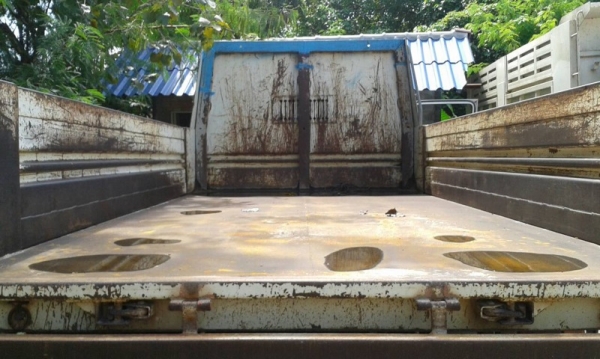 รถอีซูซุ 6 ล้อดั้ม NQR 150 แรงม้า. ปี 50 สนใจติดต่อ 081 - 6079515 รถอีซูซุ 6 ล้อดั้ม NQR 150 แรงม้า. ปี 50 สนใจติดต่อ 081 - 6079515