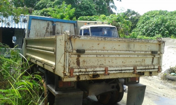 รถอีซูซุ 6 ล้อดั้ม NQR 150 แรงม้า. ปี 50 สนใจติดต่อ 081 - 6079515 รถอีซูซุ 6 ล้อดั้ม NQR 150 แรงม้า. ปี 50 สนใจติดต่อ 081 - 6079515