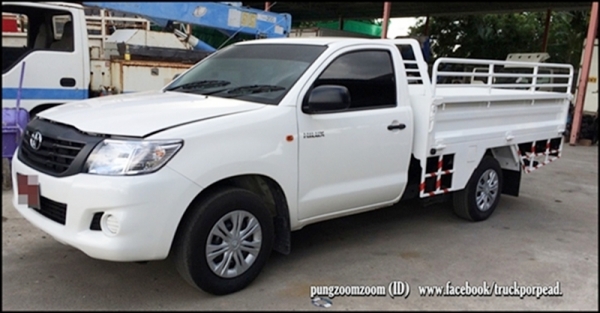 วีโก้ ทำกระบะเหล็กยาว 2.65ม. กว้าง 1.76 ม.วัดในพร้อมชายล่าง เปิดแผงข้างได้มีคอกเหล็กสูงจากพื้น ประมาณ 30-40 ซ