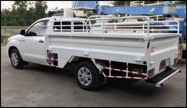 วีโก้ ทำกระบะเหล็กยาว 2.65ม. กว้าง 1.76 ม.วัดในพร้อมชายล่าง เปิดแผงข้างได้มีคอกเหล็กสูงจากพื้น ประมาณ 30-40 ซ