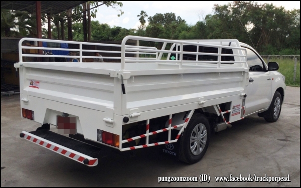 วีโก้ ทำกระบะเหล็กยาว 2.65ม. กว้าง 1.76 ม.วัดในพร้อมชายล่าง เปิดแผงข้างได้มีคอกเหล็กสูงจากพื้น ประมาณ 30-40 ซ