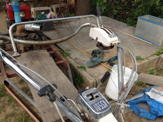 เครื่องสูบน้ำติดเครื่องยันม่าร์ พร้อมรถไถเล็กไว้ลาก