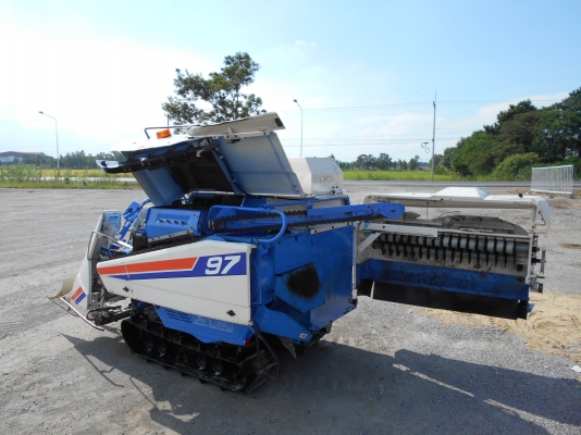 รถเกี่ยวข้าว ISEKI HL97 ขนาดเล็ก รถเกี่ยวข้าว ISEKI HL97 ขนาดเล็ก