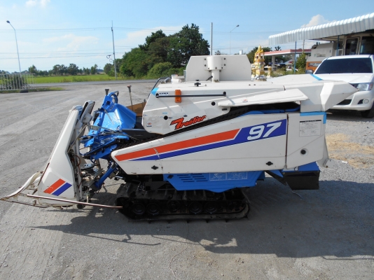 รถเกี่ยวข้าว ISEKI HL97 ขนาดเล็ก