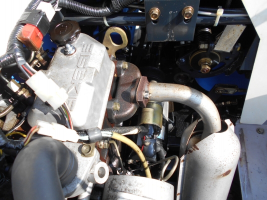 รถเกี่ยวข้าว ISEKI HL97 ขนาดเล็ก รถเกี่ยวข้าว ISEKI HL97 ขนาดเล็ก