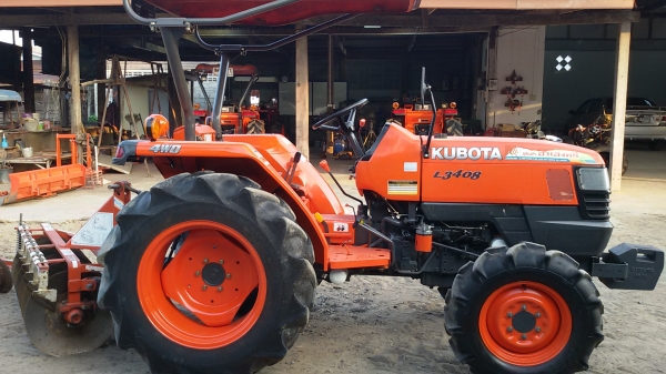 ปัญญาแทรคเตอร์มาแล้ว...จัดมาให้ครับ รีบโดยด่วน.คูโบต้า L3408ผาน CMT 6x22  สภาพสวย เล่มพร้อมคับ จัดส่ง อ.เมือง จ.เพชรบูรณ์